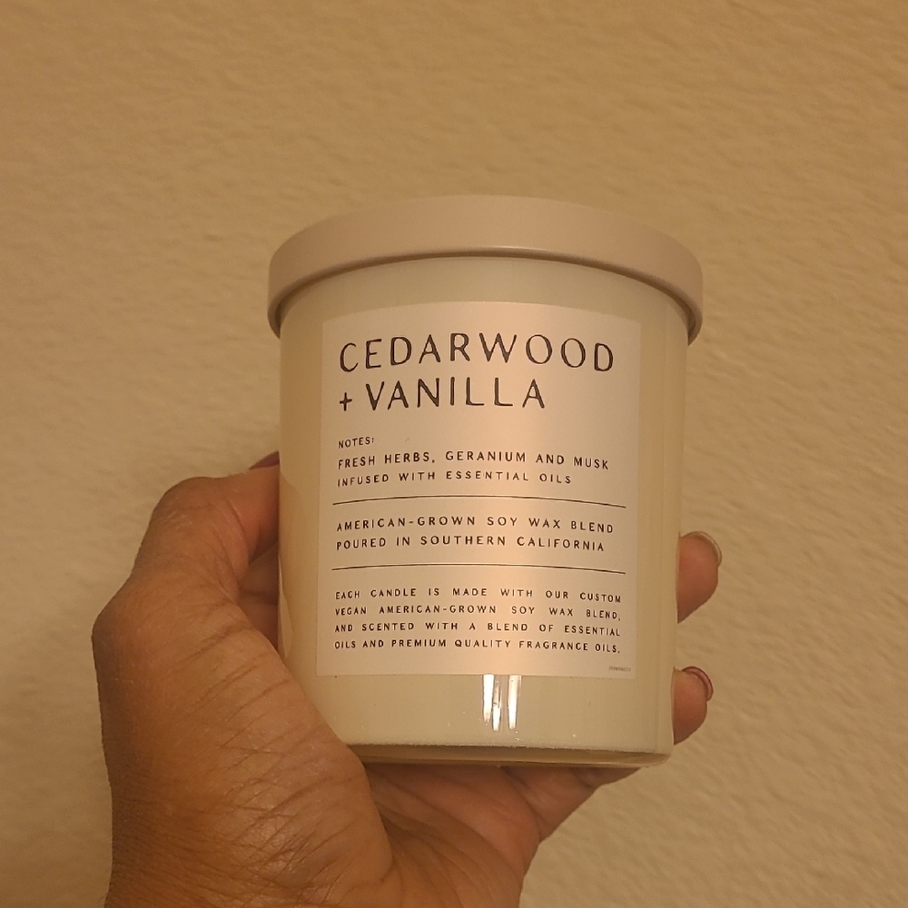 Cedarwood + Vanilla Scented Candle - 9oz